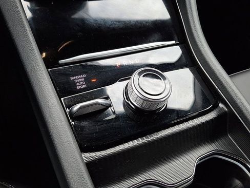 Certified 2025 Jeep Grand Cherokee Limited w/ Trailer Tow Package image 19