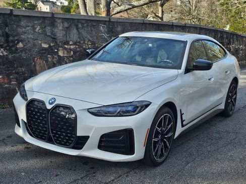 Used 2023 BMW i4 eDrive40 w/ M Sport Package image 9