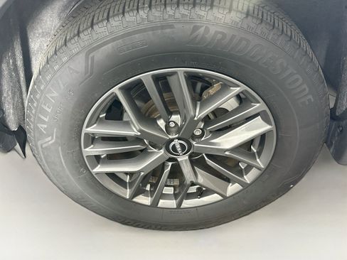 Used 2023 Nissan Rogue S FWD image 11