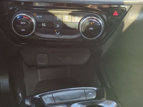 Certified 2025 Chevrolet Trax LT image 8