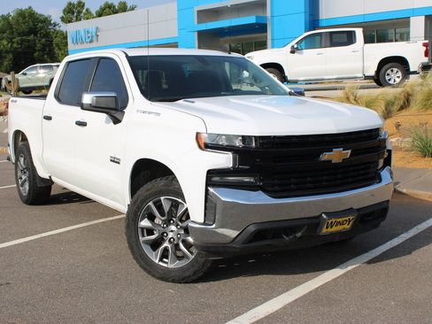 Used 2021 Chevrolet Silverado 1500 LT w/ Convenience Package II image 2