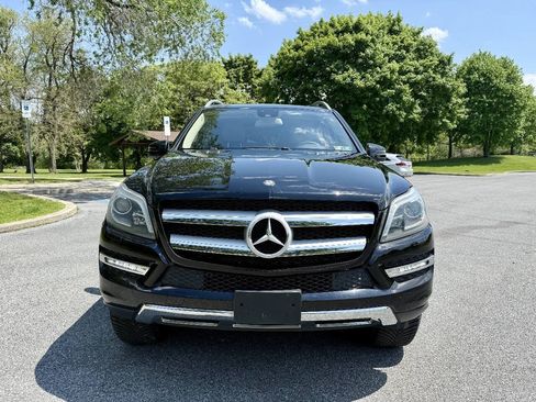Used 2013 Mercedes-Benz GL 450 4MATIC w/ Premium 1 Pkg image 2