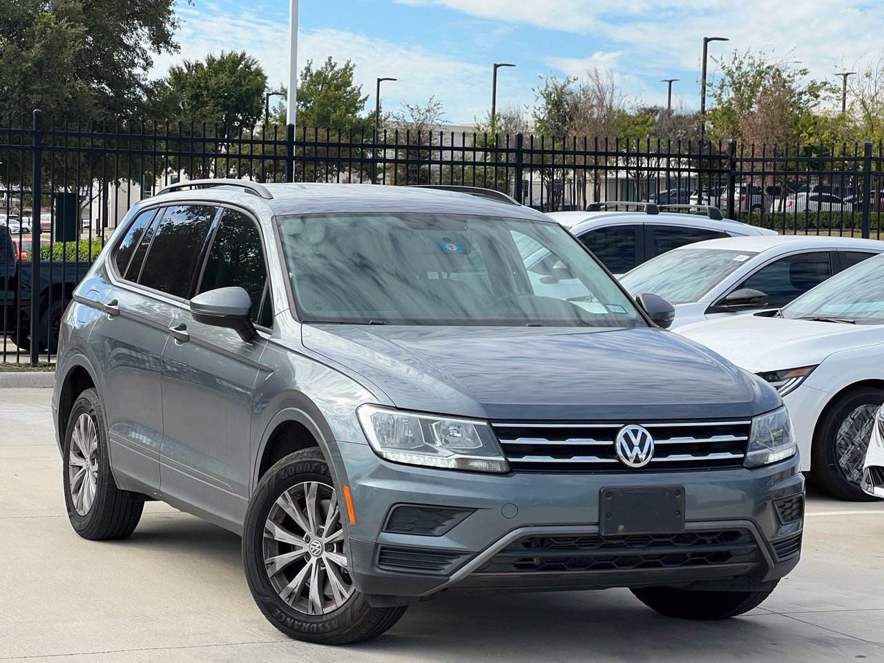 Used 2020 Volkswagen Tiguan S FWD image 2