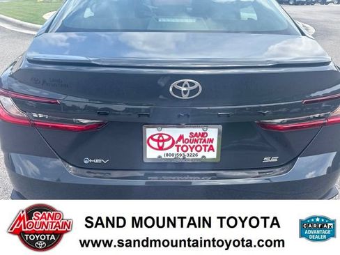 Used 2025 Toyota Camry SE FWD image 11