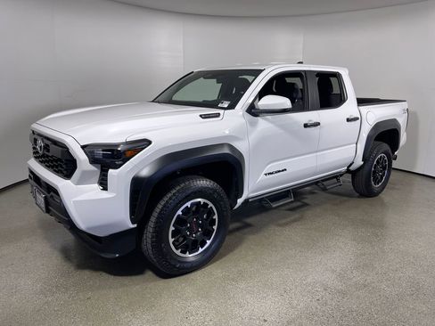 Used 2025 Toyota Tacoma TRD Off-Road AWD/4WD image 7