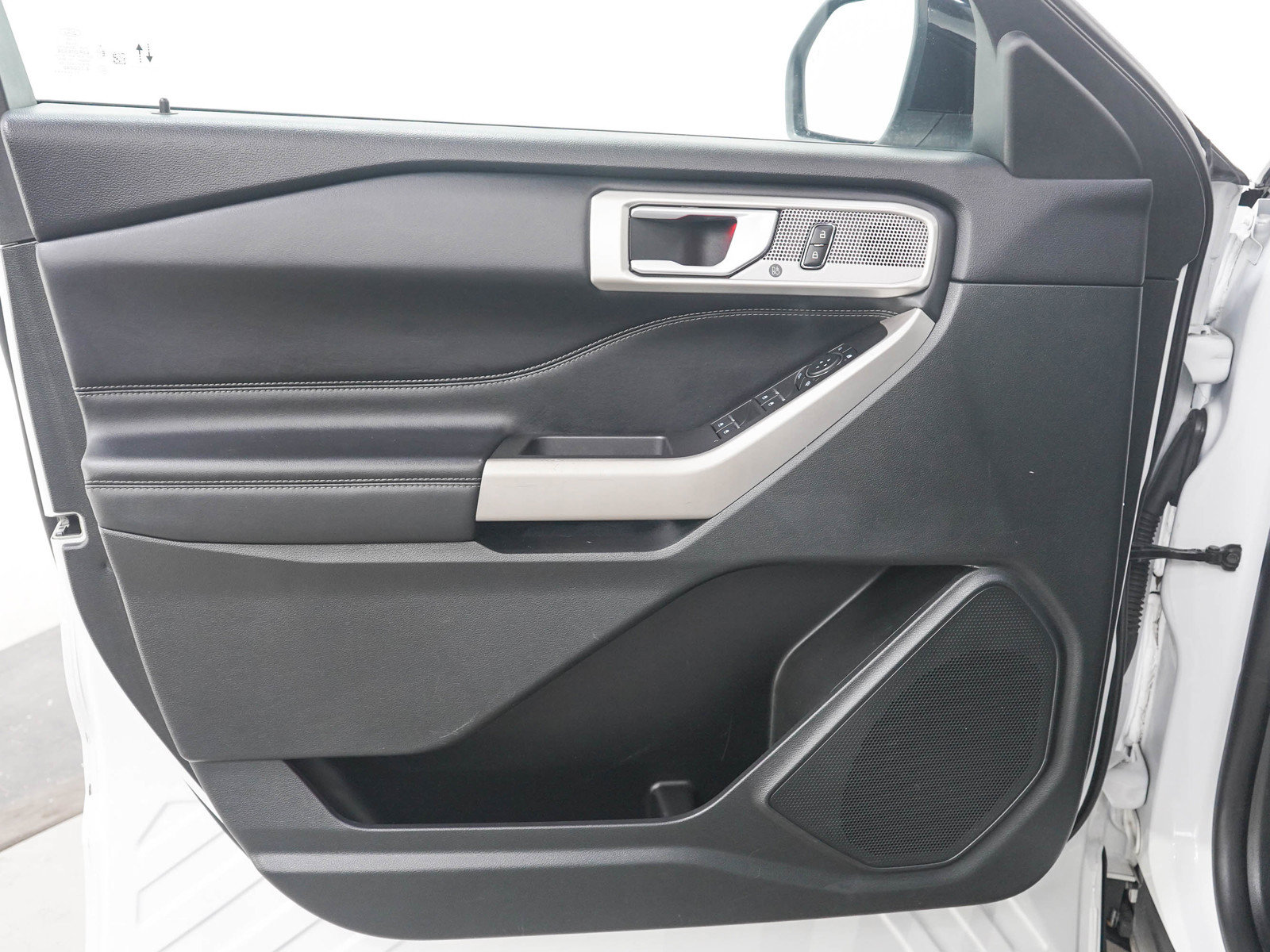 Used 2023 Ford Explorer Limited AWD/4WD image 22