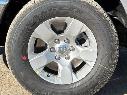 New 2026 RAM 1500 4x4 Crew Cab image 23