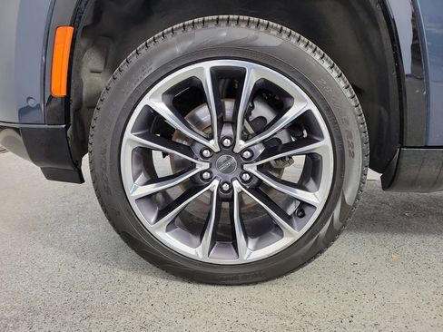 Used 2024 Jeep Wagoneer Series III w/ Premium Group I AWD/4WD image 9