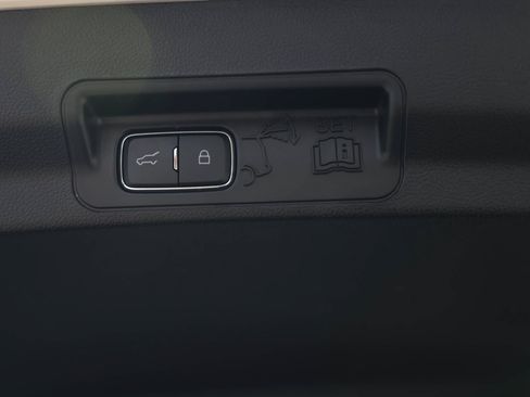 Used 2023 Ford Explorer XLT AWD/4WD image 15
