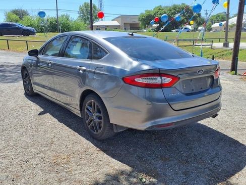 Used 2014 Ford Fusion SE FWD image 5