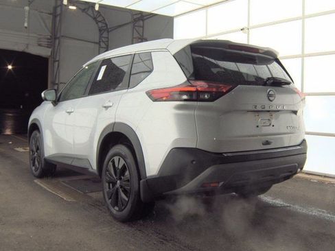 Used 2023 Nissan Rogue SV w/ SV Premium B Package image 3