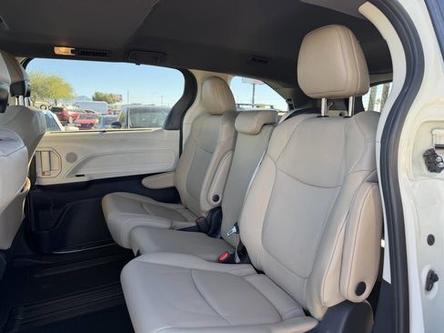 Used 2021 Toyota Sienna XLE image 25