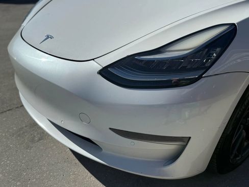 Used 2020 Tesla Model 3 Standard Range image 10
