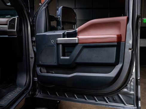 Used 2022 Ford F450 Platinum w/ FX4 Off-Road Package image 37