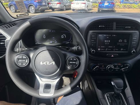 Used 2023 Kia Soul LX image 8