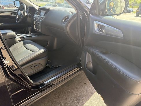 Used 2019 Nissan Pathfinder SL AWD/4WD image 8
