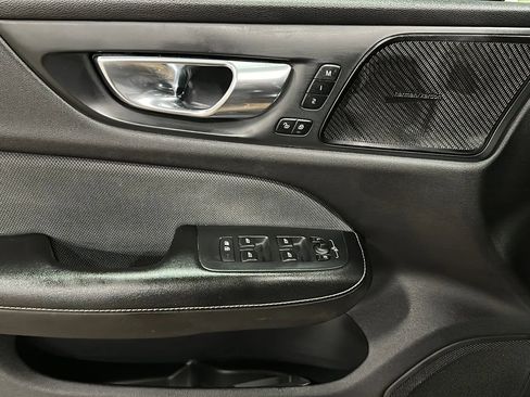 Used 2019 Volvo S60 T8 R-Design image 10