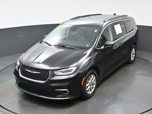 Used 2022 Chrysler Pacifica Touring-L FWD image 31