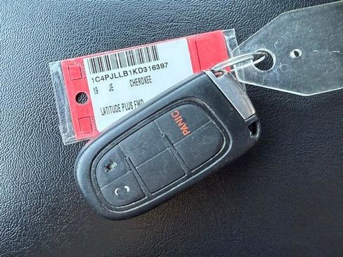 Used 2019 Jeep Cherokee Latitude Plus image 51