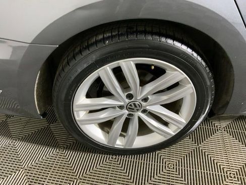 Used 2018 Volkswagen Passat 2.0T SE FWD image 11