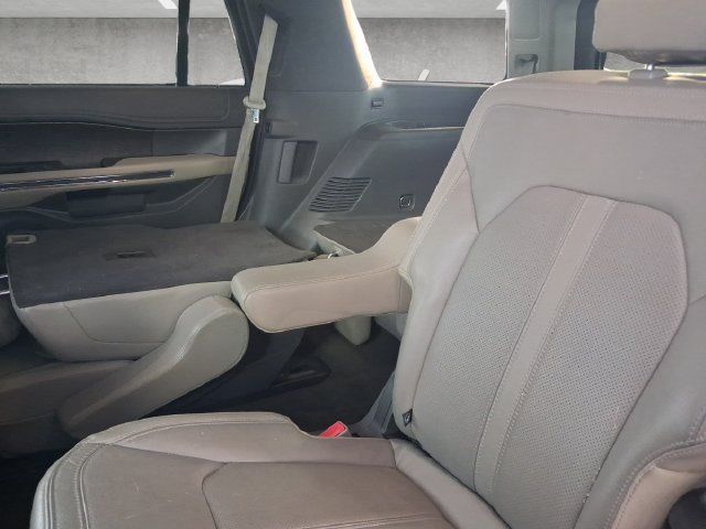 Used 2019 Ford Expedition Limited w/ Equipment Group 302A AWD/4WD image 28