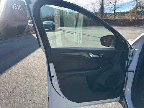 Used 2022 Ford Escape SEL w/ SEL Stealth AWD Package image 9