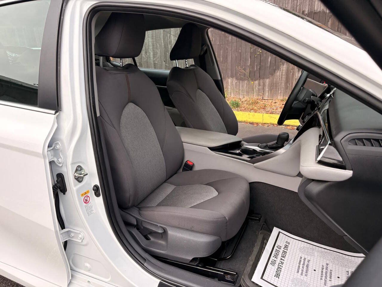Used 2018 Toyota Camry LE FWD image 20