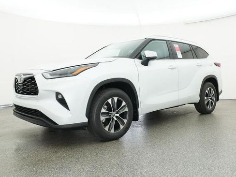 New 2026 Toyota Highlander XLE image 6