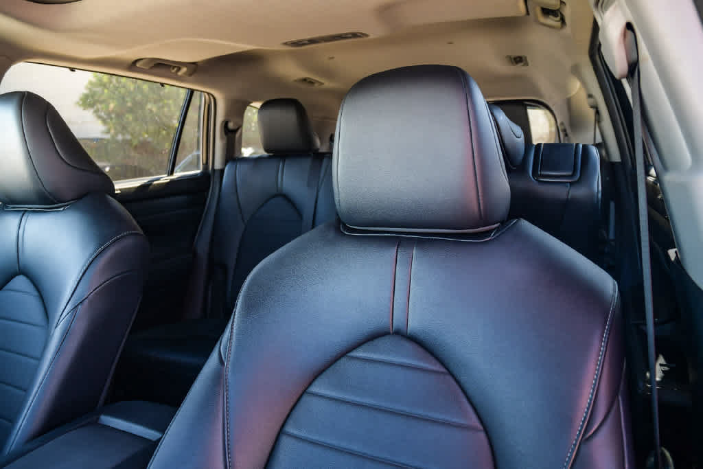 Used 2024 Toyota Highlander XLE FWD image 19