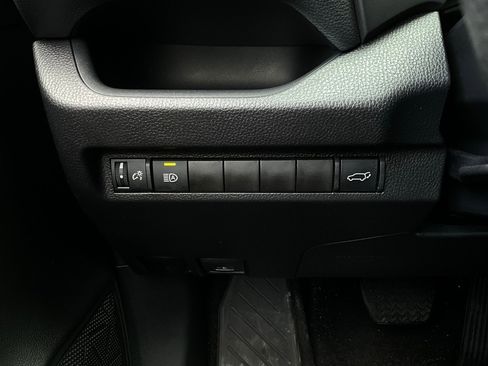 Used 2025 Toyota RAV4 XLE image 23