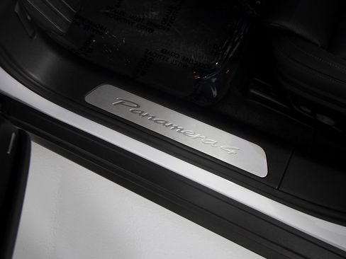 Certified 2025 Porsche Panamera 4 image 36