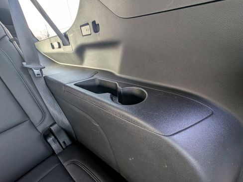 Used 2024 Chevrolet Suburban LT image 39