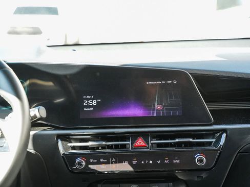 Used 2024 Kia Niro EX Touring image 13