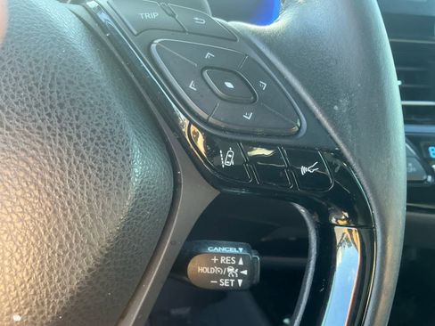 Used 2020 Toyota C-HR XLE image 21