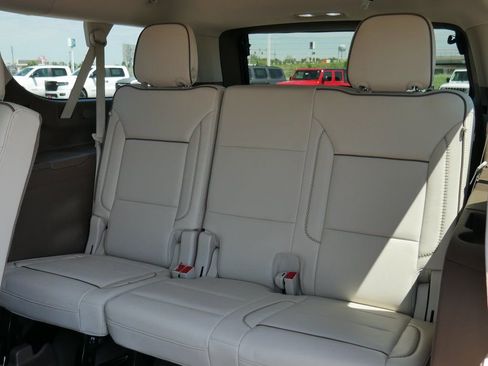 Used 2023 GMC Yukon XL Denali AWD/4WD image 37