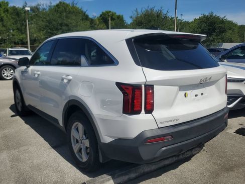 Used 2023 Kia Sorento LX FWD image 7