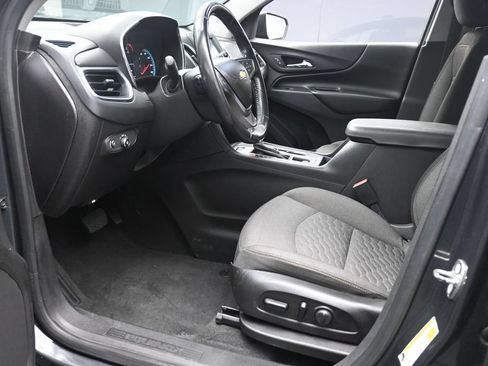Used 2018 Chevrolet Equinox LT AWD/4WD image 16