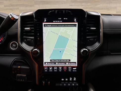 Used 2019 RAM 2500 Laramie AWD/4WD image 14