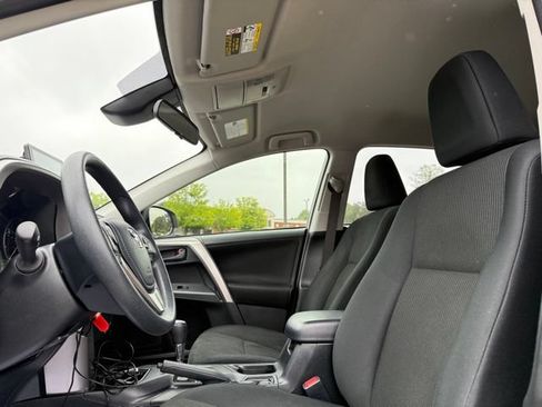 Used 2018 Toyota RAV4 LE FWD image 23