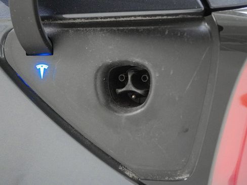 Used 2023 Tesla Model Y Long Range image 8