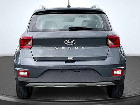 Used 2025 Hyundai Venue SEL FWD image 4