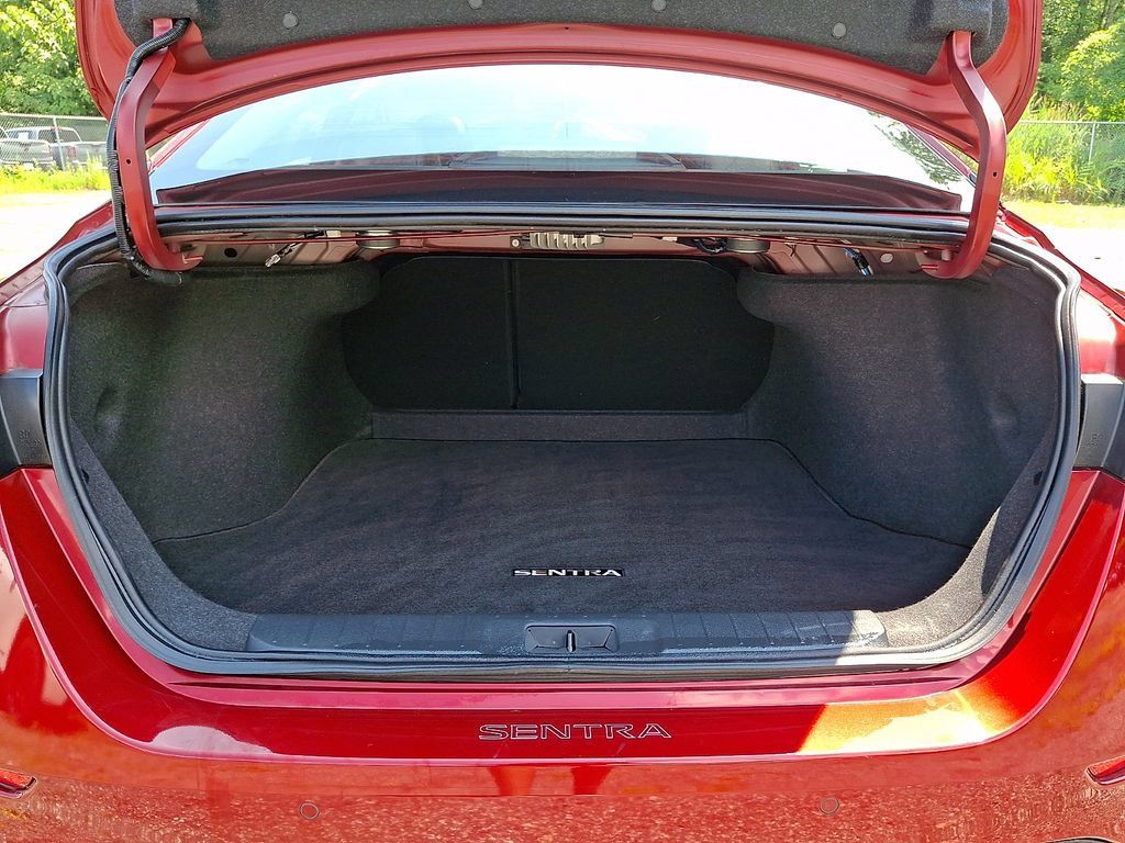 Certified 2023 Nissan Sentra SR w/ SR Premium Package FWD image 30