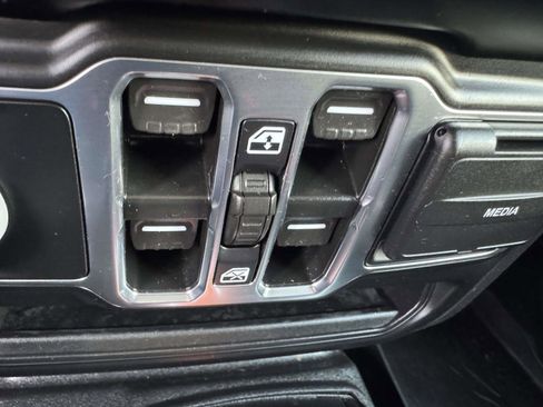 Used 2022 Jeep Gladiator Sport AWD/4WD image 36