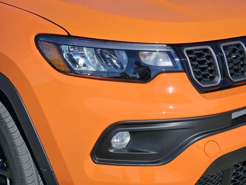 New 2026 Jeep Compass Latitude image 9