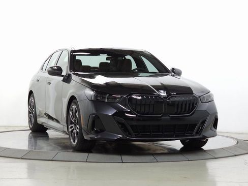 New 2026 BMW 550e xDrive image 1