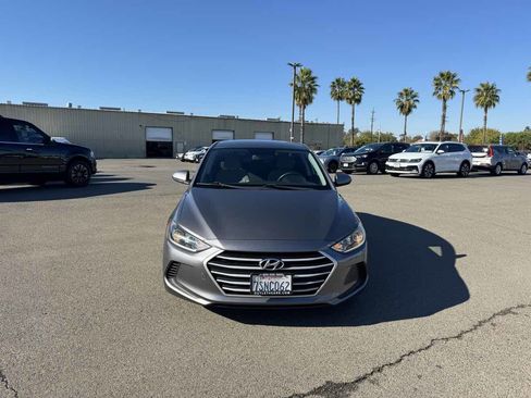 Used 2017 Hyundai Elantra SE image 4
