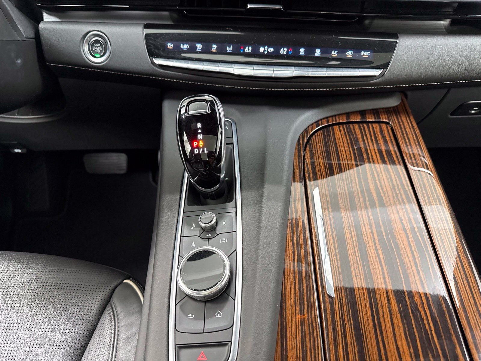 Used 2021 Cadillac Escalade ESV Premium Luxury AWD/4WD image 30