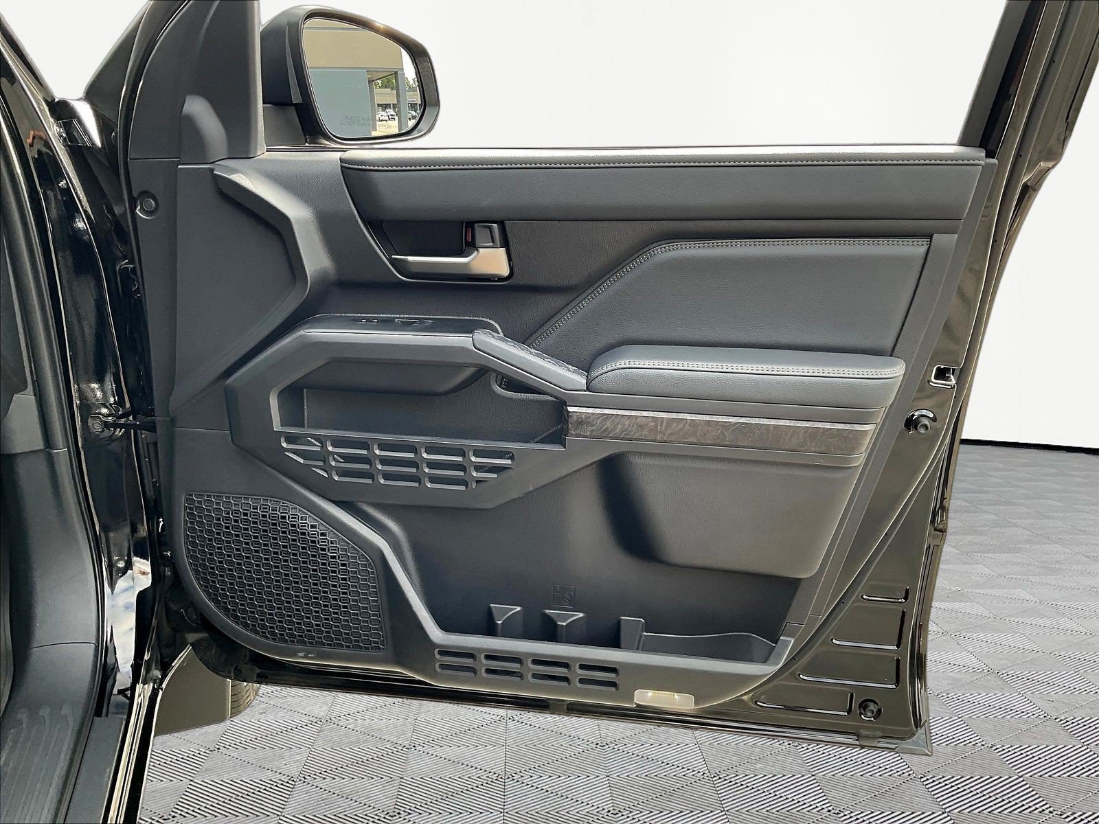 Used 2025 Toyota Tacoma Limited AWD/4WD image 29