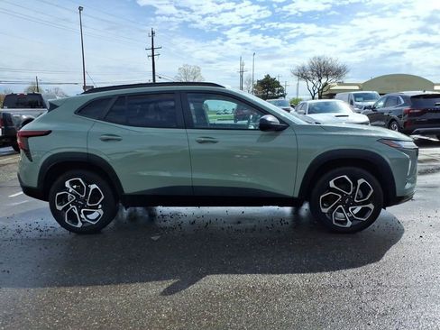 Used 2024 Chevrolet Trax RS FWD image 6