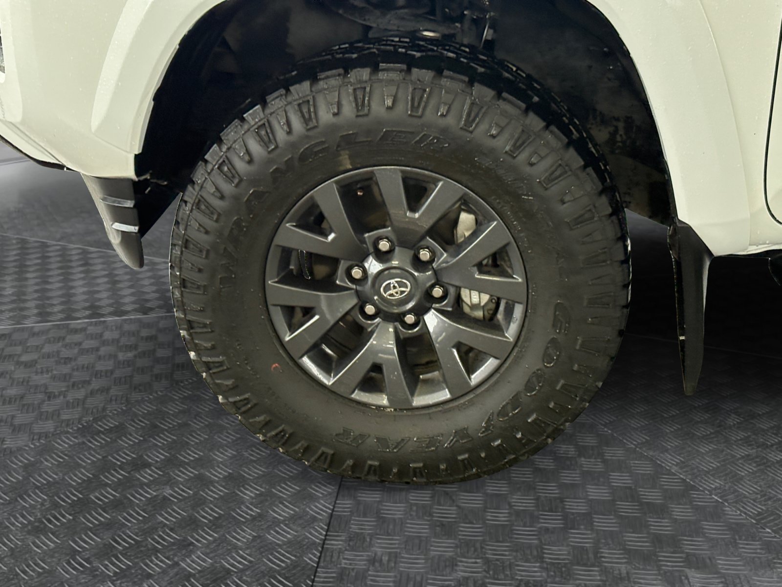 Used 2023 Toyota Tacoma SR5 RWD image 9